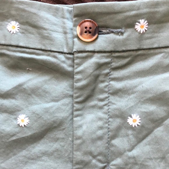A29- Old Navy shorts - Picture 3 of 8
